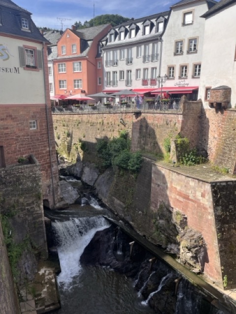 德國Saarburg一日遊|號稱德國小威尼斯? 3 德國Saarburg 德國旅遊 德國景點 Saarburg瀑布