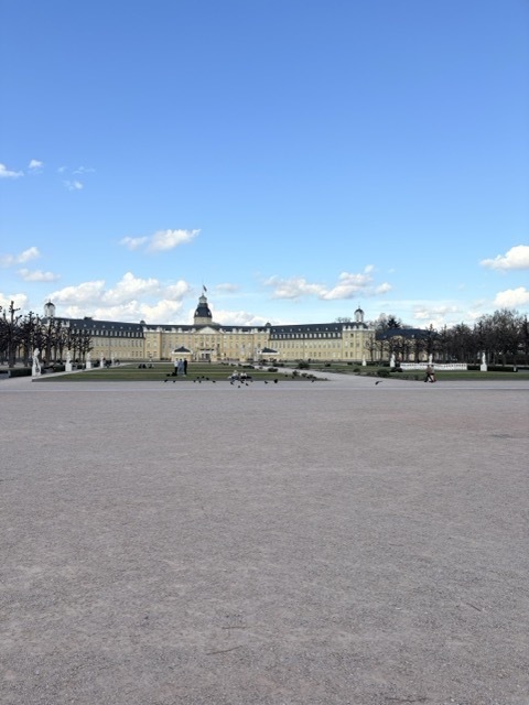德國Karlsruhe卡魯斯魯爾|交換生帶你走進當地人的生活~ 12 卡魯景點 卡魯皇宮 卡爾斯魯厄宮 Schloss Karlsruhe 登頂風景Schlossgartensee Schlossgarten