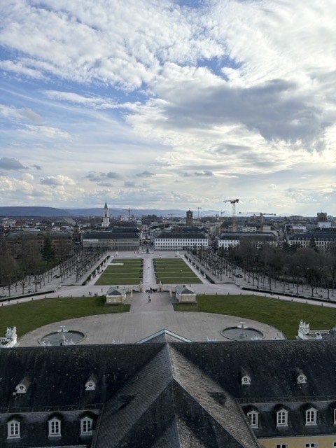 德國Karlsruhe卡魯斯魯爾|交換生帶你走進當地人的生活~ 14 卡魯景點 卡魯皇宮 卡爾斯魯厄宮 Schloss Karlsruhe 登頂風景Schlossgartensee Schlossgarten