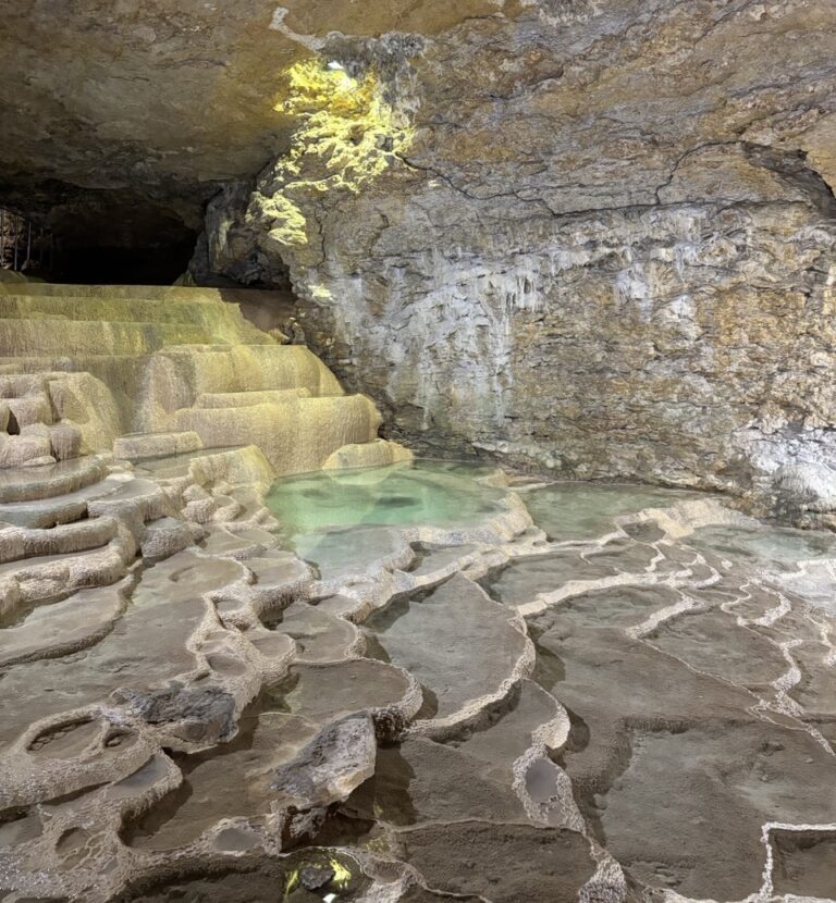 法國里昂附近景點|法國Les Grottes de La Balme天然神秘洞穴,帶你一探究竟! 5 法國Les Grottes de La Balme 法國天然神秘洞穴 法國里昂附近景點 石灰華堤池